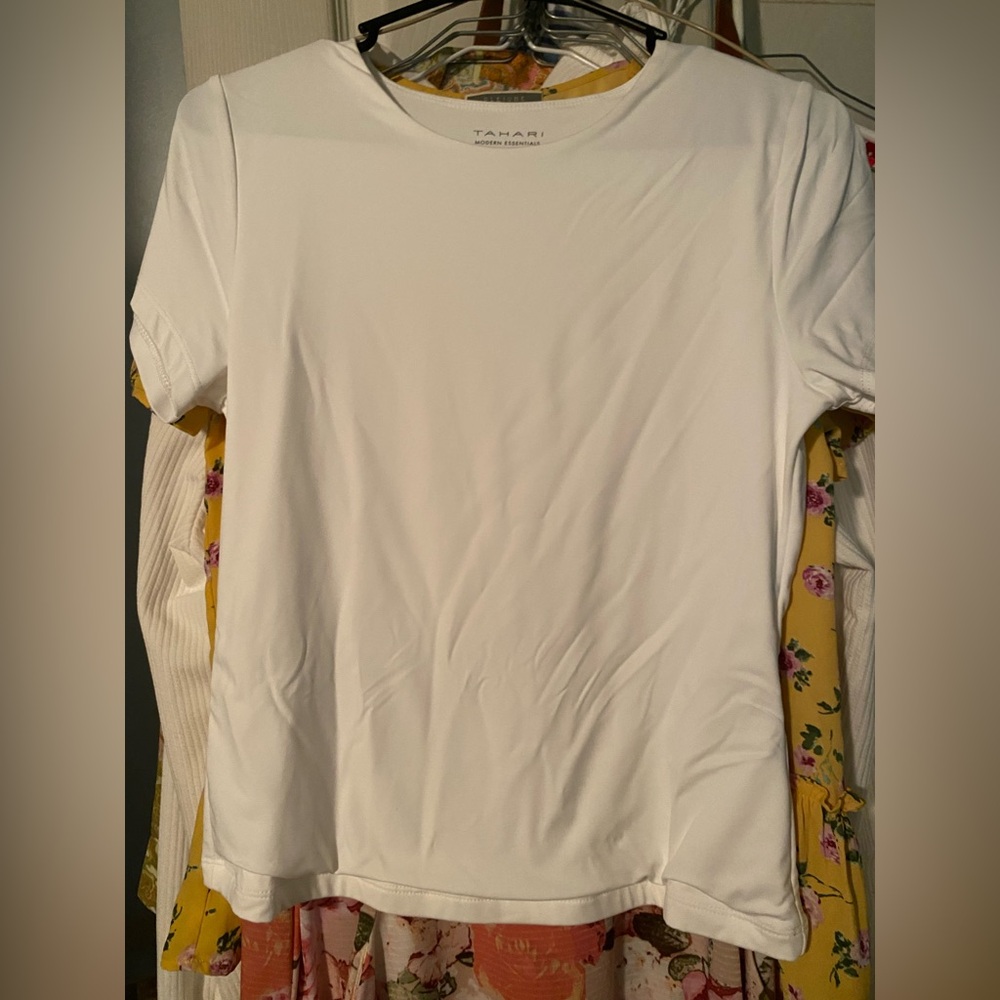 Tahari Women's Classic White Short Sleeve Tee